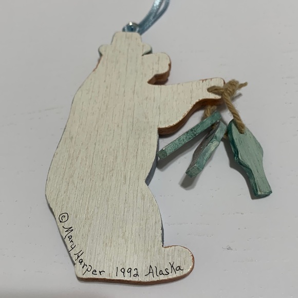 Alaska bear with fish wood ornament Mary Harper - Picture 11 of 16
